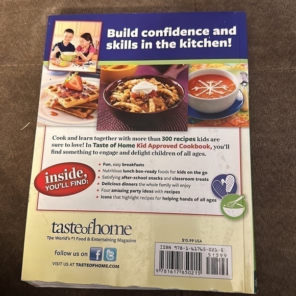 TASTE of Home kid approved Cookbook with 328 recipes - Picture 2 of 8
